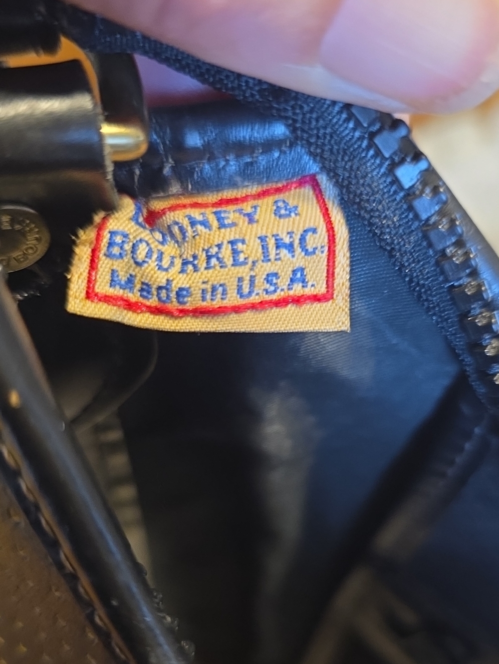 Dooney & Bourke Vintage Cabriolet hobo shoulder bag 1990s - Picture 16 of 16